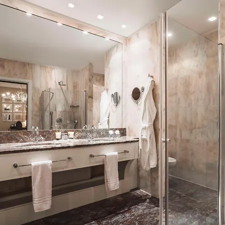 Отель Anantara New York Palace - A Leading Of The World