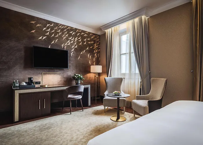 Anantara New York Palace - A Leading Of The World Hotell